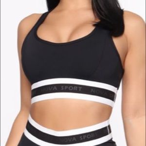 Fashion Nova sports bra (L)